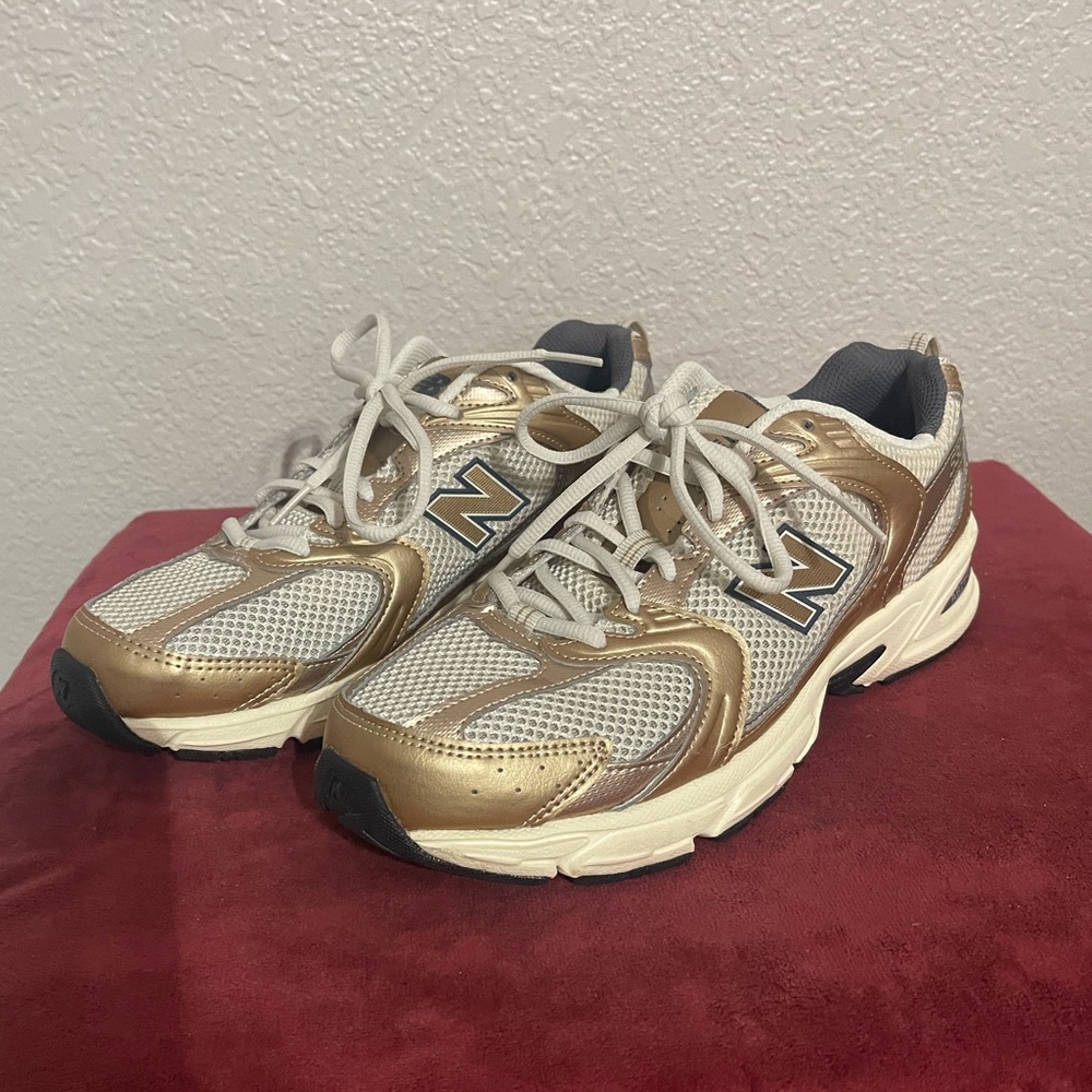 NEW BALANCE TURTLEDOVE GOLD METALLIC!!